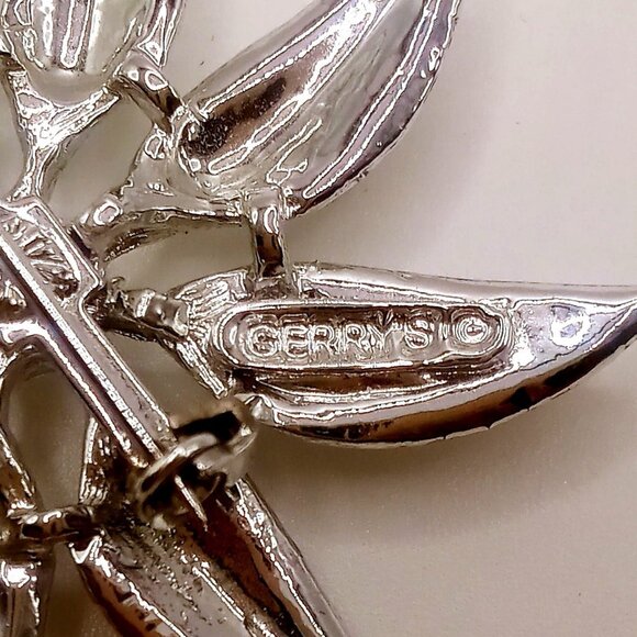 Vintage Gerrys Brooch Flower Design Silver Tone Crystal Center Lapel Pin - Picture 5 of 6
